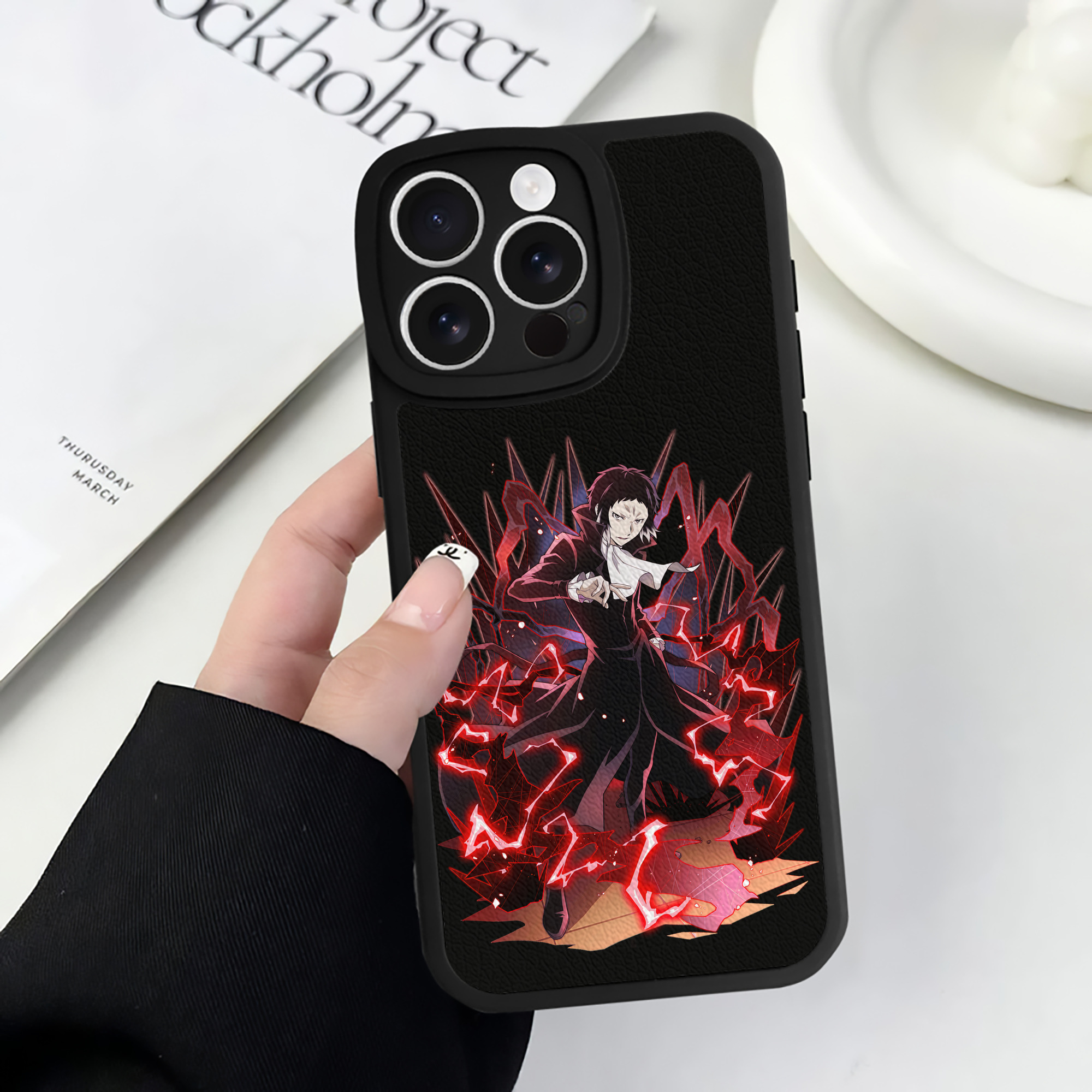 （画像用） 文豪ストレイドッグス Bungo Stray Dogs 【iPhone 16シリーズ対応】シリコンスマホケース（レザー調） 材質：シリコン